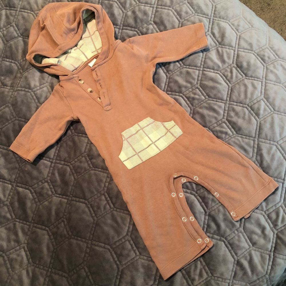 Kate Quinn hooded baby boys outfit